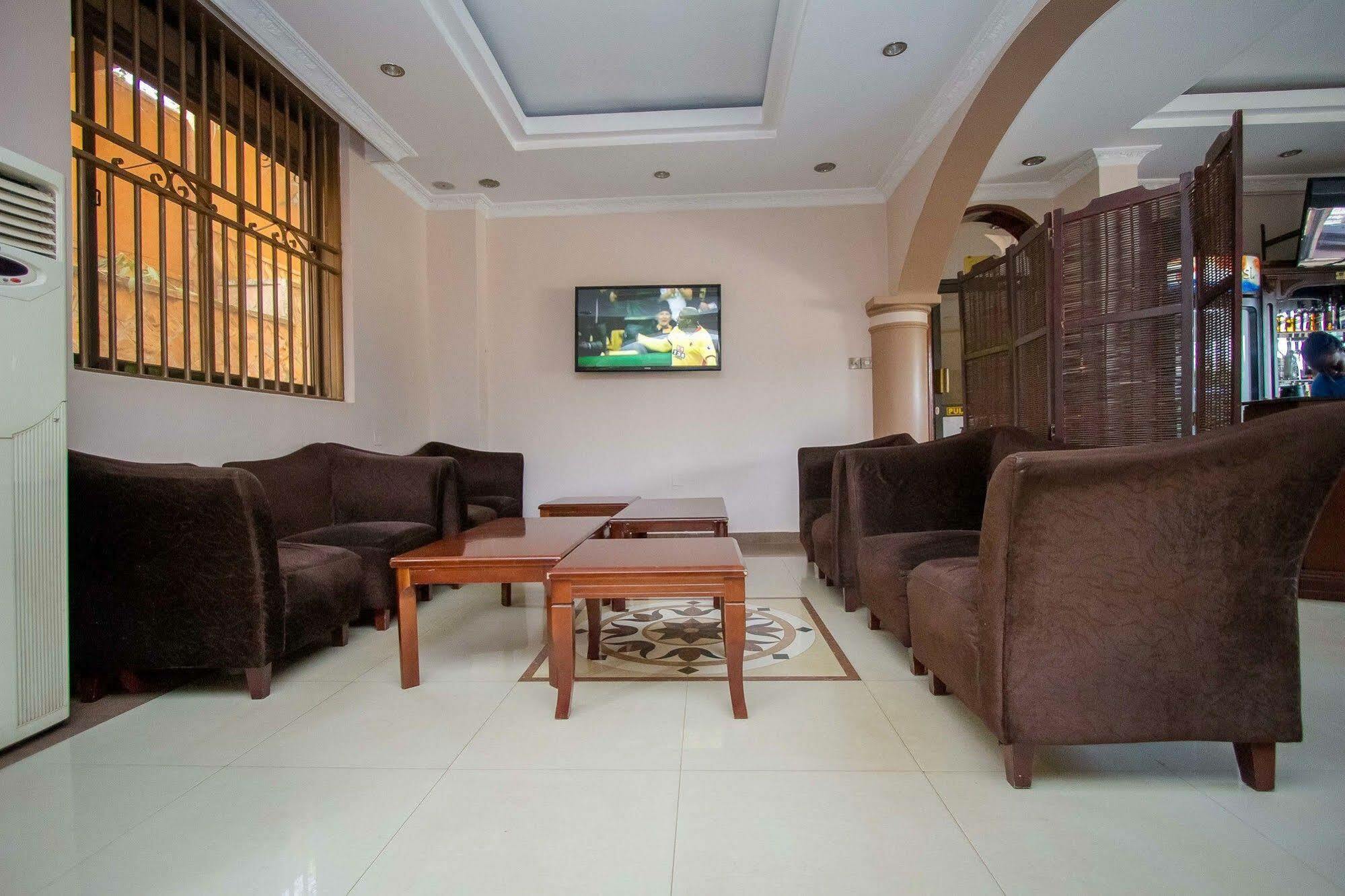 Tristar Hotel Kampala Exterior photo